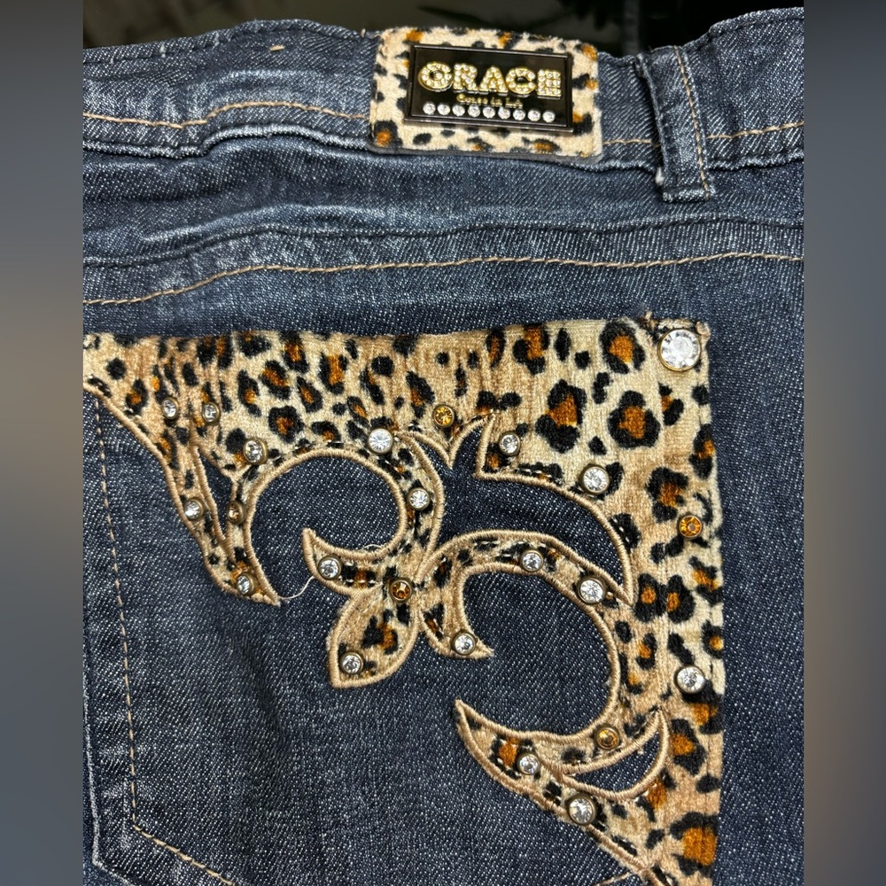 Grace in LA Capris - Bling and Animal Print - Size 21, fits like an XL or 16-18. - Picture 3 of 9